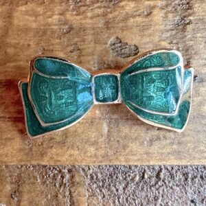 Vintage Petite Teal Green Enamel Bow Brooch Pin Gold Tone
